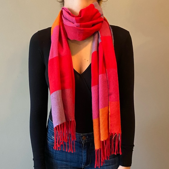 Isa Scarf - Picture 2 of 7